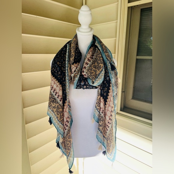 NWOT Boho Chic Multicolor Printed Scarf with Tassels – Leboobell – One Size - Picture 2 of 4